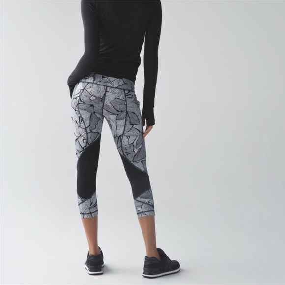 Lululemon Pace Rival Crop Full On Luxtreme Dottie Tribe White Black Leggings 4 - Picture 2 of 13
